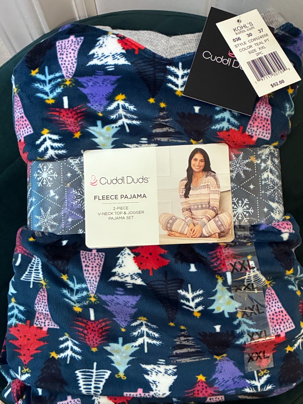NWT Cuddl Duds Women’s 2-piece Festive Holiday Tree Pattern Fleece Pajama Set